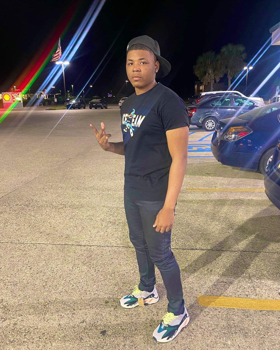 _TBrown_3's tweet photo. Even if my girl don’t feel good I still ain’t doing nun basic( bae sick)🌟 https://t.co/OudFSY0ctR