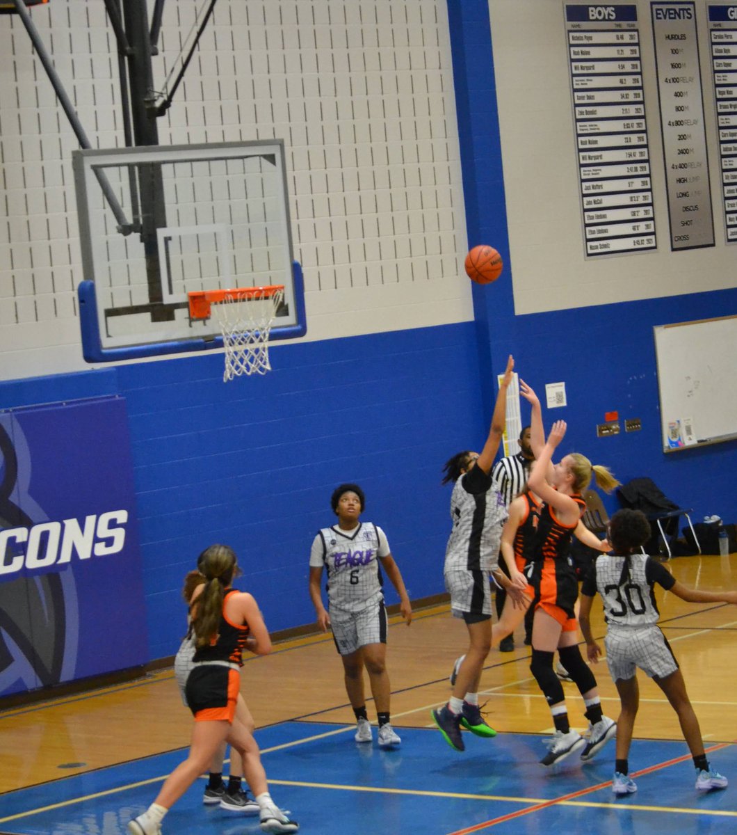 AmyHales10's tweet photo. Just a couple of favorites from today 🏀🖤🧡 https://t.co/etzusq6A9g