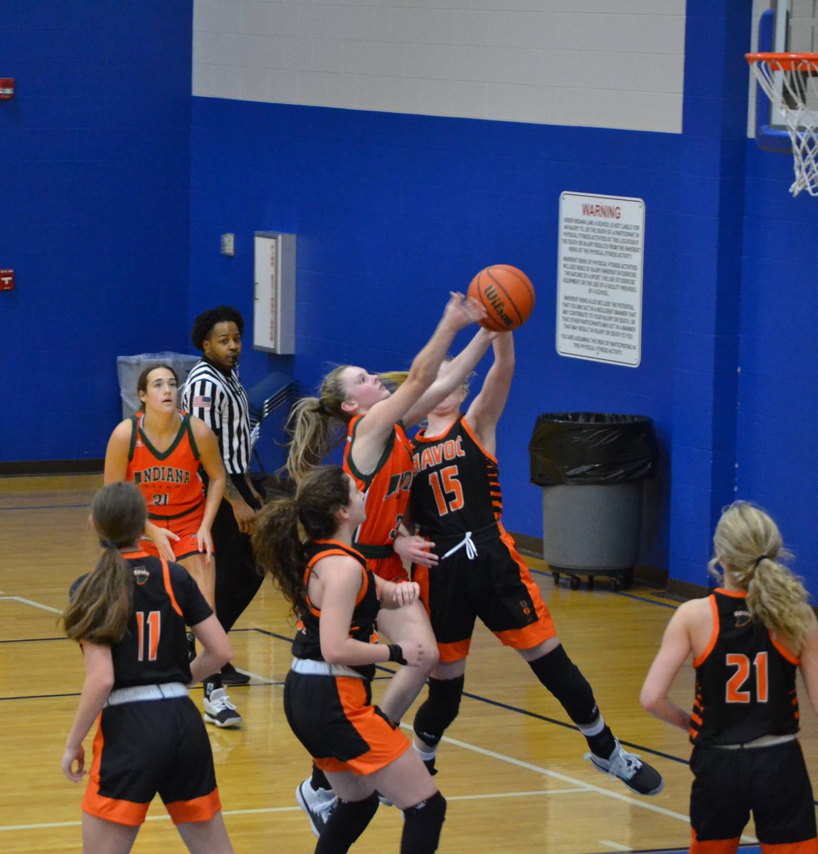 AmyHales10's tweet photo. Just a couple of favorites from today 🏀🖤🧡 https://t.co/etzusq6A9g