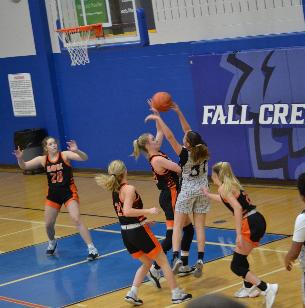 AmyHales10's tweet photo. Just a couple of favorites from today 🏀🖤🧡 https://t.co/etzusq6A9g