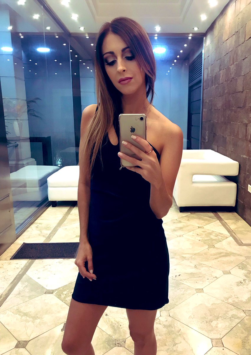 Ali_lanus's tweet photo. “Si te parece, puedo pasarte a buscar
Te llevo y te prometo una noche tremenda … 🎶🎵

💕
#TanBionica 
#HolamiVida 
#MiFotoBang https://t.co/2d4FNeHayn