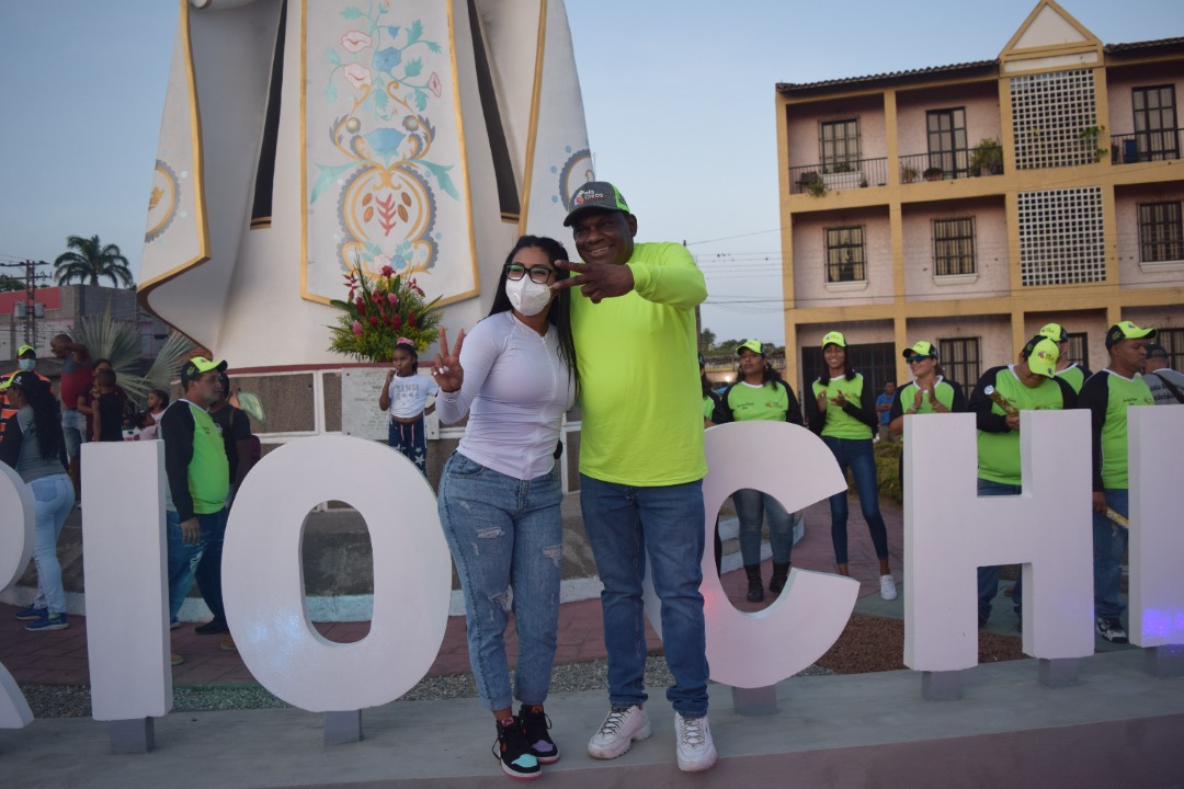 Alc_RioChico's tweet photo. En el Marco del Plan de Embellecimiento y Reimpulso del turismo en la Localidad, el Alcalde Jesús Agustín Monterola, inauguro Obra de Arte en concreto armado alusiva a la frase “YO   RIO CHICO” en el Monumento a nuestra Señora y Patrona Virgen de las Mercedes. https://t.co/7vcfEJf1iv