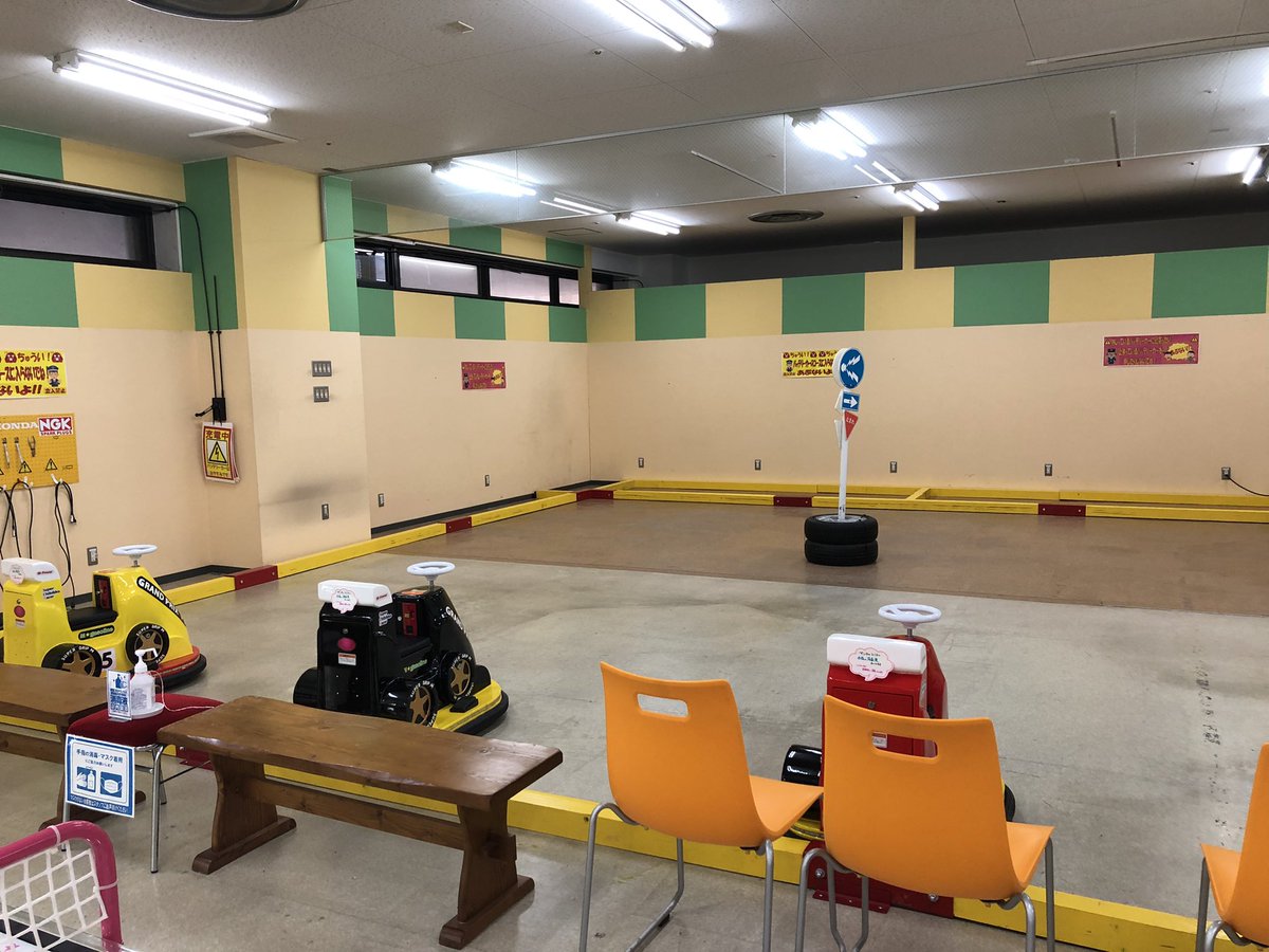 toretoreland3's tweet photo. 13時〜サービスタイムを始めます✨
バッテリカーと乗り物系🚗
小学生以下は1回のみ無料になります❣️❣️❣️
#三春屋　#ゲーセン https://t.co/6qtzBj2bS4