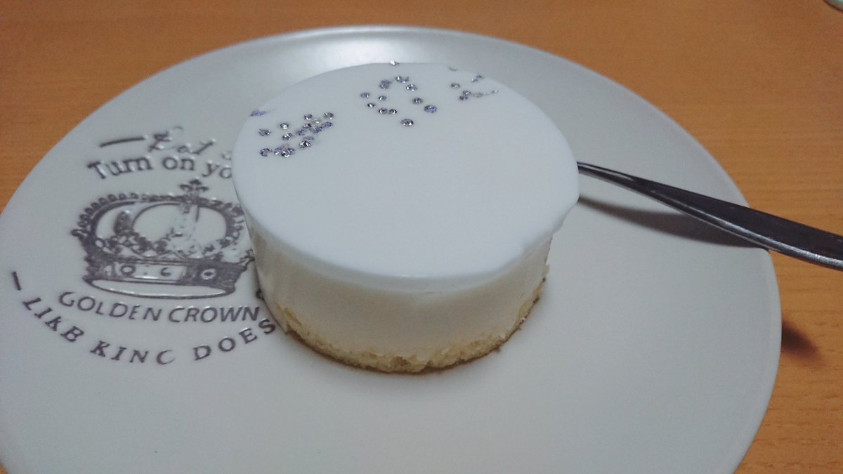 RouTail's tweet photo. ローソンのバニラケーキ＼＼\\✧(۶•̀ᴗ•́)۶✧//／／ ここ���近で1番美味しかったー！ https://t.co/asDj5ShfpI