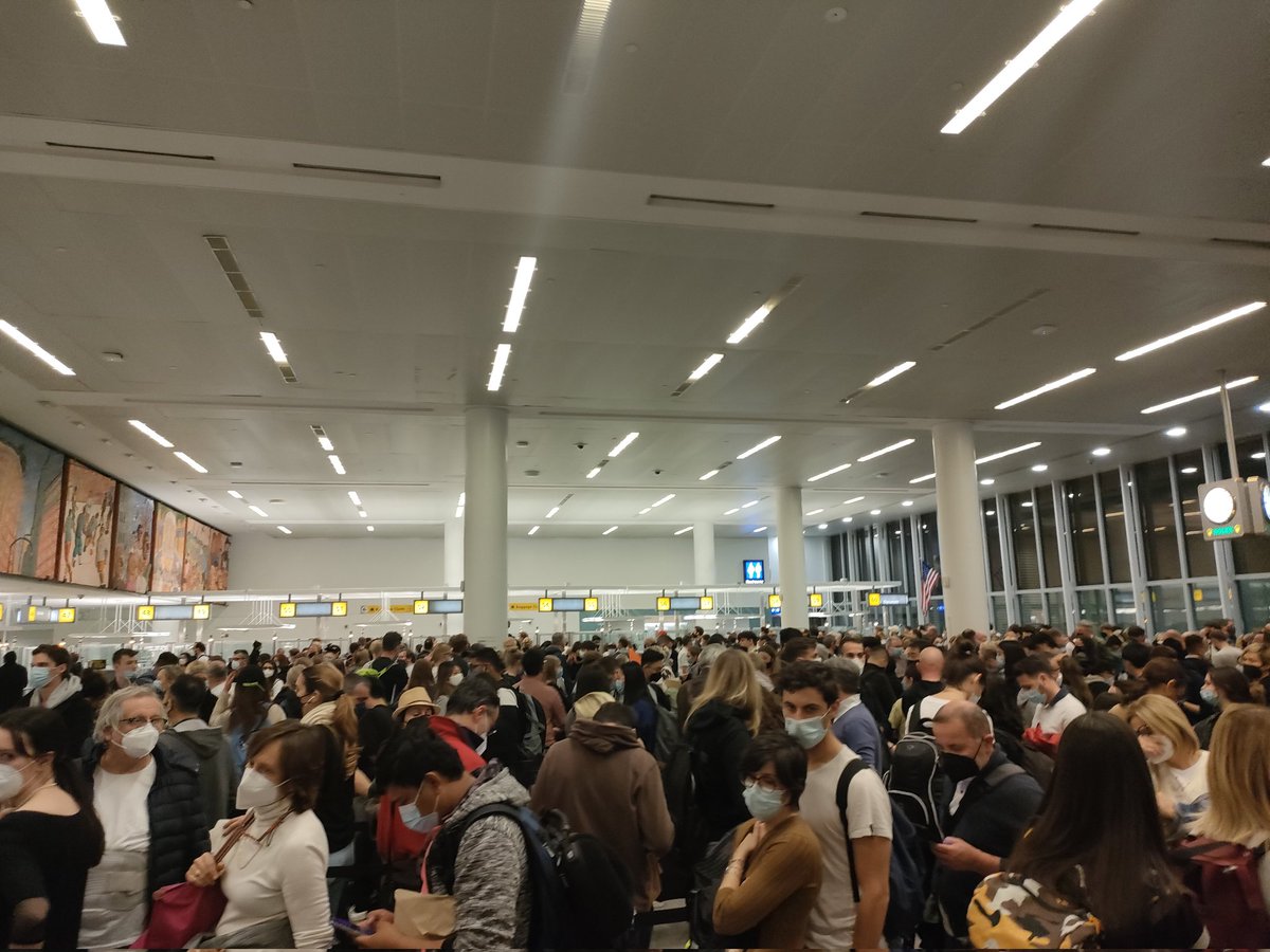 Fedex2001's tweet photo. @JFKairport @CarlGD @CBPNewYorkCity And by the way, I go back to the original question. Everything okay with the covid-19 protocols? Is this not a crowd that your disorganization have generated? https://t.co/gnjcWjorTU