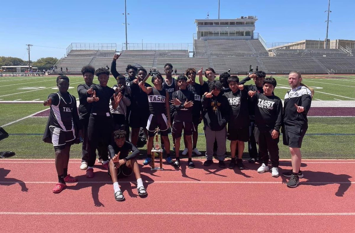 JoshRagsdale's tweet photo. Great job today Tasby! @MelFogiePE @StevenEisme @treytrey04 @SamTasbyLions @dallasathletics @ConradCharger @ConradChargerFB https://t.co/0Zez6gzWyu