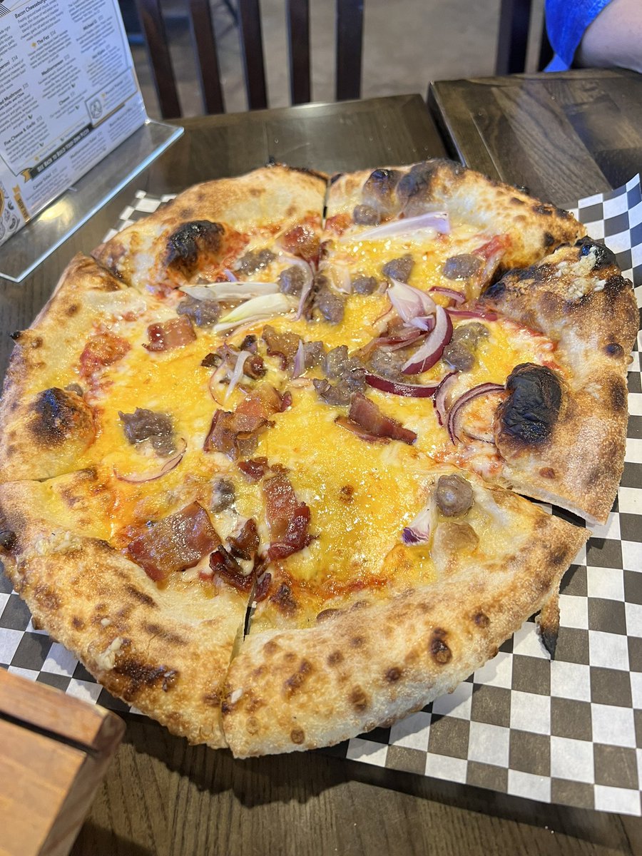 cigarsmoke's tweet photo. Incredible day @pocockbrewing pizza 🍕 was bomb!! Very nice selection of brews 🍺 on tap!! Looking forward to next time!! #Beer #PocockBrewing #sometimesbeer #beerhop #cigarsmoke https://t.co/K1TU8ehYih