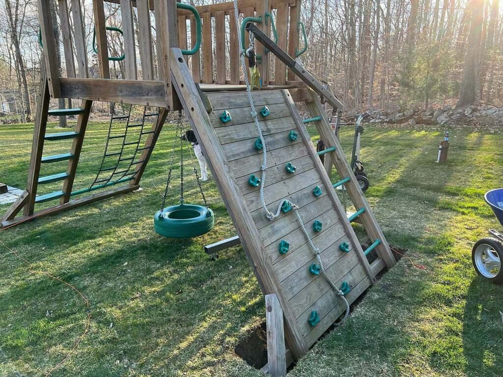 thegraindoctor's tweet image. Got the play set leveled with a nice trench on the uphill side (landscape fabric and gravel pending). Swing bar and roof tomorrow! #playset #diy #creativeplaythings instagr.am/p/CcJrNIormT6/