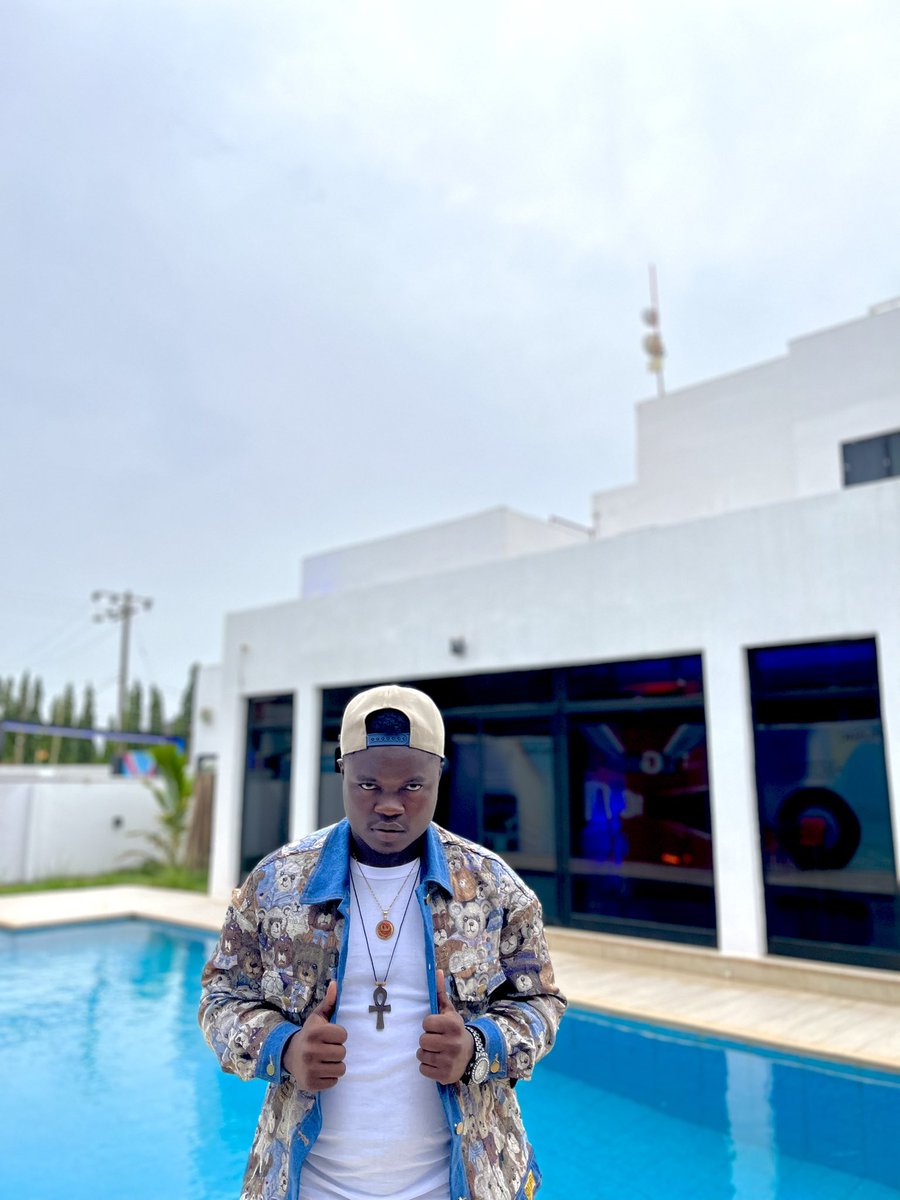 Cosbird2's tweet photo. About to drop something sweet for your ears.
#FullHouse are you ready ? 

#Jordan68
#FullHouseAnthem 
To the whole universe 🔥
@AmeyawDebrah @DistroKid @F1RE_STICK @SirEben14 @iamedem https://t.co/K2CydiF0nq