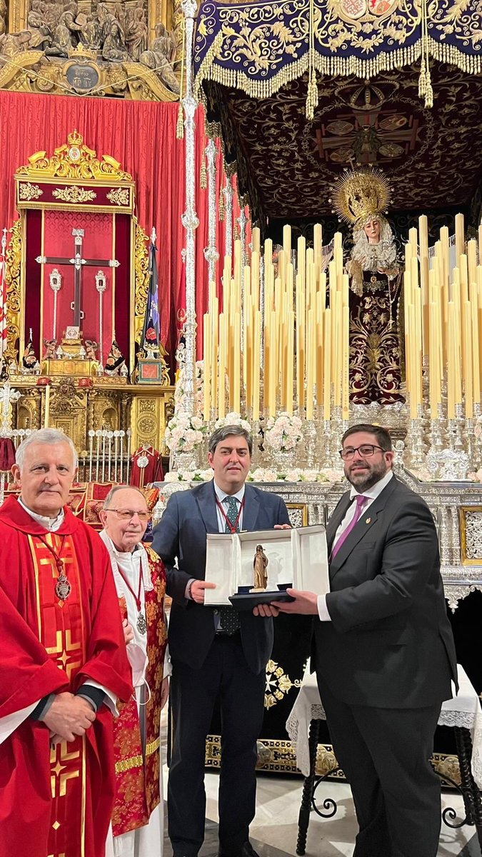Hermandad de la Sagrada Cena tweet media