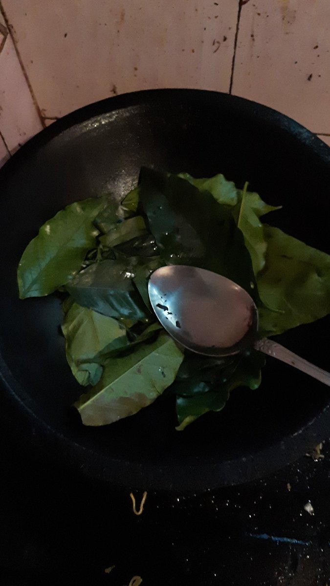 RoyMdeafen's tweet photo. Pengasapan di kuali,ready for Kopi kawa 😋 https://t.co/F5rCH2boLC