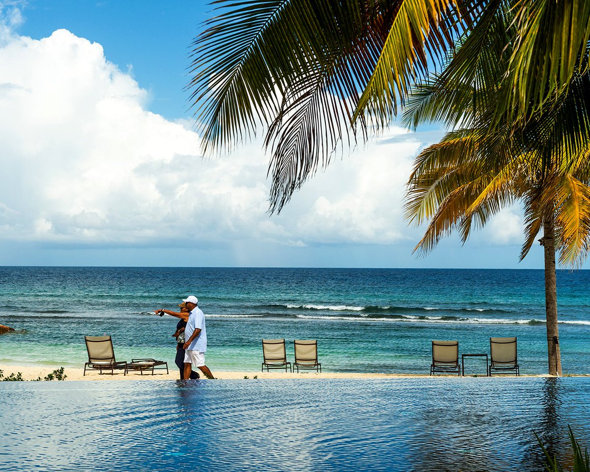 HalfMoonJamaica's tweet photo. Peaceful walks along the shore are best enjoyed on the Eclipse promenade. 

#halfmoonresort #visitjamaica #bysalamander #thepreferredlife #forbestravelguide

📍 𝘌𝘤𝘭𝘪𝘱𝘴𝘦 𝘢𝘵 𝘏𝘢𝘭𝘧 𝘔𝘰𝘰𝘯
📸 Edelweiss / Loren Bedeli https://t.co/7yEzZlK9D7