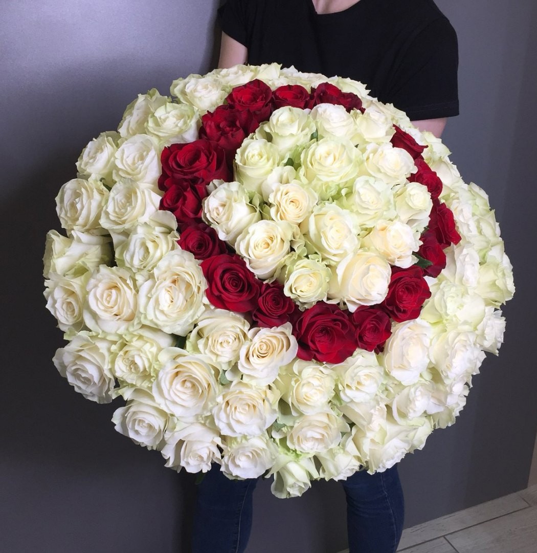 Желаете купить цветы в Гродно по самой низкой цене? Наш интернет-магазин scarlet-flower.by занимается продажей цветов и букетов с доставкой на дом: розы, тюльпаны, ирисы, хризантемы, лилии и другие. Хештеги: #цветыгродно #розыгродно #доставкацветовгродно #доставкацветов