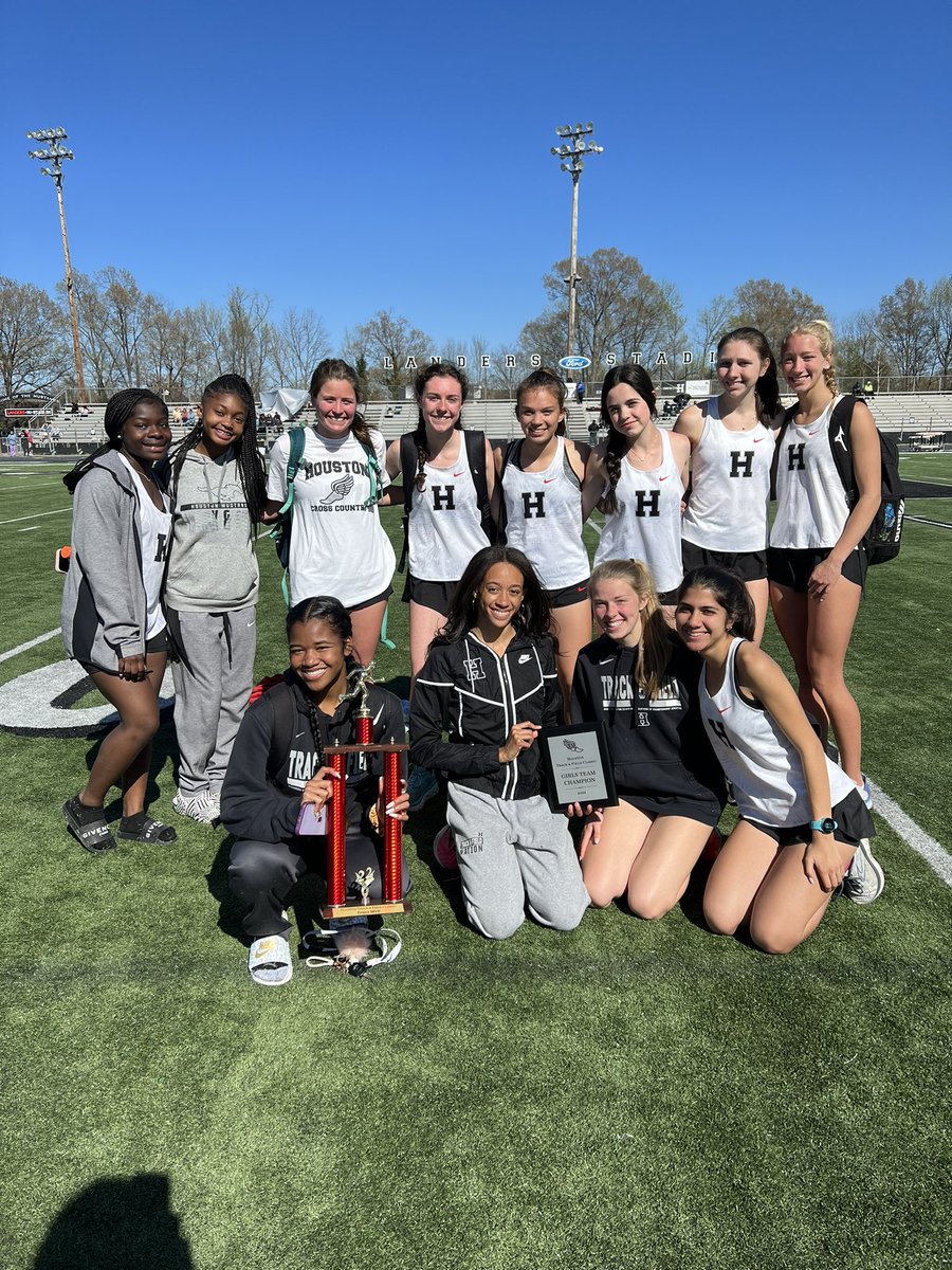 Houston Girls with the Home meet win - way to run ladies!