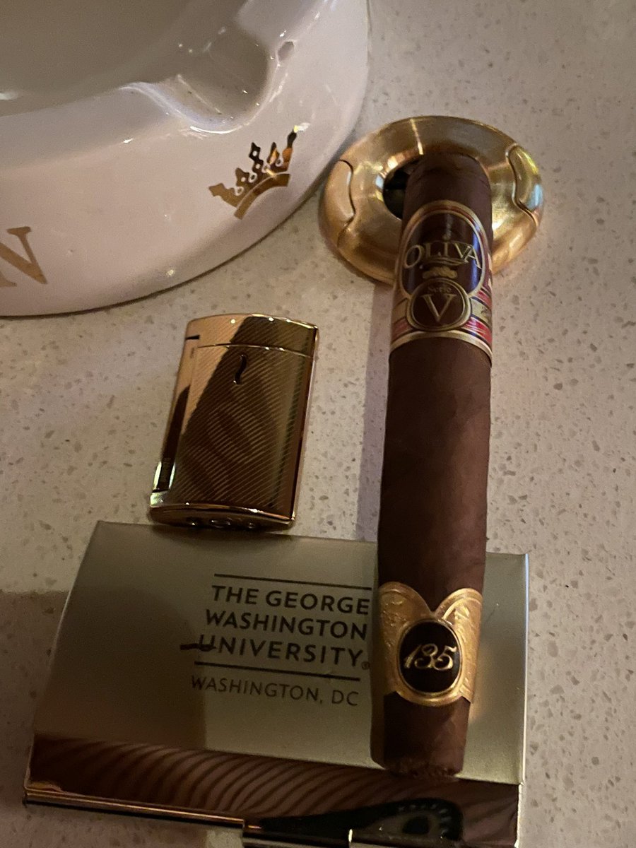 No matter how busy you are, you always have to make time for the Family. Especially the wife! #family #wifeysworld #cigarlife <a href="/Ashtoncigar/">Ashton Cigars</a>