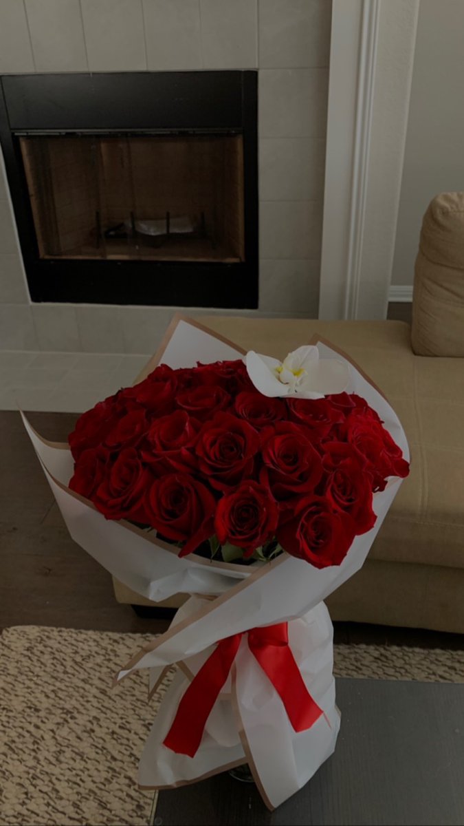 Амралтын өдрийн мэнд🌥
Цэцэг бэлгэнд авах мэдрэмж бас сайхан шүү дээ💐