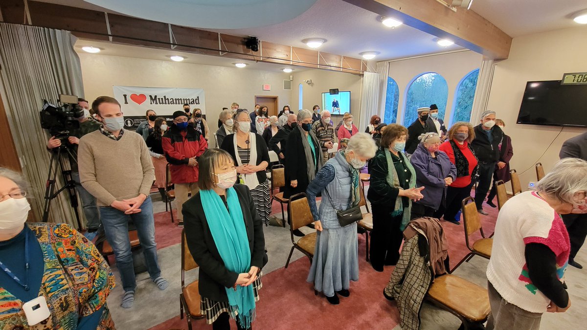 AMC_Portland's tweet photo. We are honored to have the esteemed Pastor David Knapp from @stjamespdx addressing our gathering. Pastor David asked us all to stand and pass the peace to others. #Ramadan #Iftar https://t.co/d0LoQ8sX8h