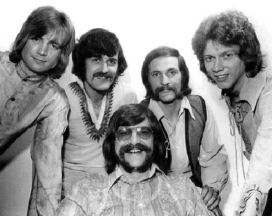 crockpics's tweet photo. The Moody Blues, 1968 https://t.co/2Bgkrca9NL