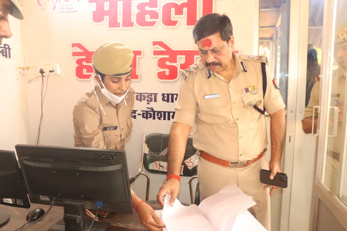 rakeshs_ips's tweet photo. Inspected #Kadadham police station (#Kaushambi) today
and gave necessary directions to the concerned.
@Uppolice
@kaushambipolice
@hemrajmeenaips
@igrangealld
@prayagraj_pol
@ADGZonPrayagraj https://t.co/zsdiVj3ufO