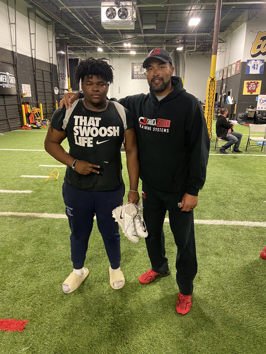 caleb0924's tweet photo. Late night rush pt10 great work looking forward for my break out season at DT @CoachBennett29 @chucksmithnfl https://t.co/BFoYQUDUbI