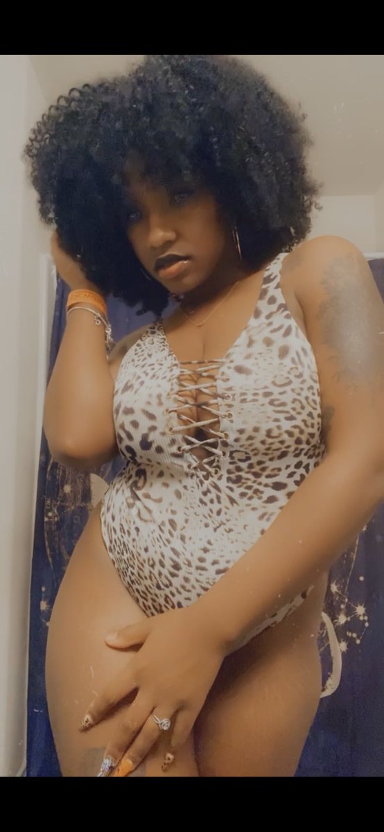 JanetteTyra's tweet photo. New swimsuit has me feeling myself!!!!! Nevermind my short torso right now lol #swimsuit #swimsuitseason #yams #miltf #Mommy #SelfieSaturday #photooftheday #Cheetah #purr lol y’all help me figure out which hashtags I’m supposed to use https://t.co/VODLfFLt9L