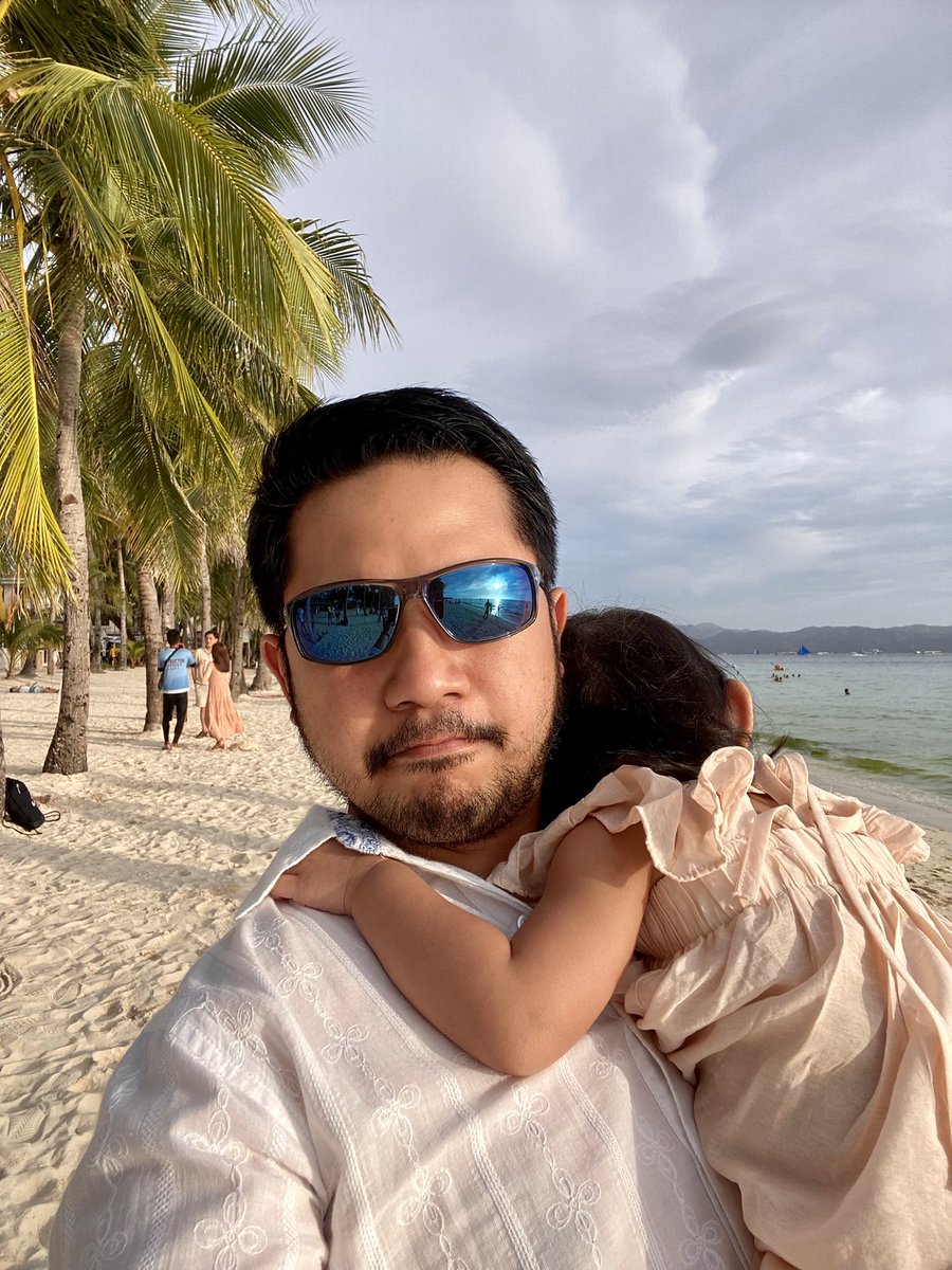 RenzoGuinto's tweet photo. Baby, daddy is in Bora na! JOWK! 😹😹😹

#NinongDoc #UncleDuties #Boracay #Weekend #Break https://t.co/aUb6lLtk7l