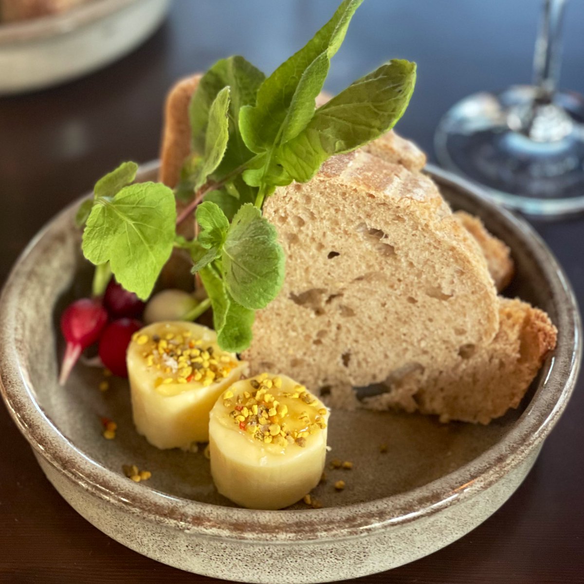 RiverCafeYYC's tweet photo. An exclusive dinner with @Visa #infinitedining guests at River Café with Chef Scott MacKenzie & @chefbangerter from Langdon Hall, Cambridge, ON. #RCkitchenstories #yycfood https://t.co/nhW13jm6Mx