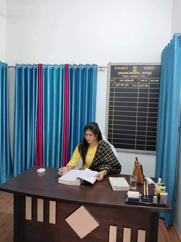 बहन  एसडीएम रेखा सिराधना गुर्जर आपको जन्म दिन की हार्दिक शुभकामनाएं एवं बधाई भगवान देव का आशीर्वाद आप पर हमेशा बना रहे
।