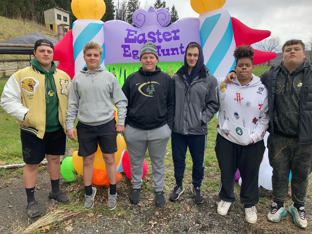 HumbertCoach's tweet photo. Shoutout to these guys for helping out at the Easter hunt at Brewer today ✊ https://t.co/Qcj4YWrIxL