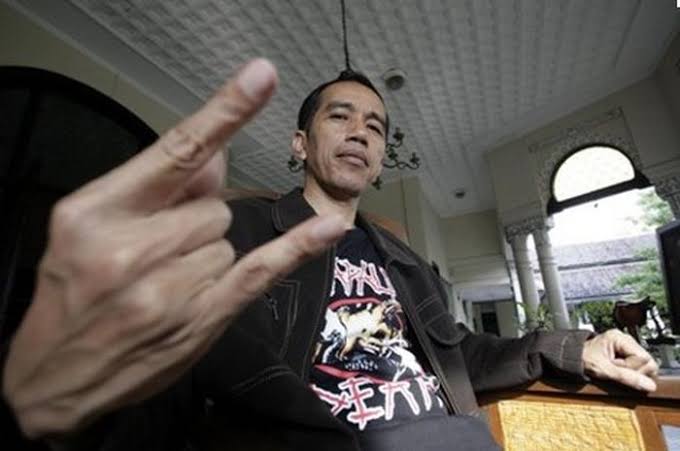 Pasang foto ini dulu ah, biar banyak yang ngamuk..

🤟🤟🤟
