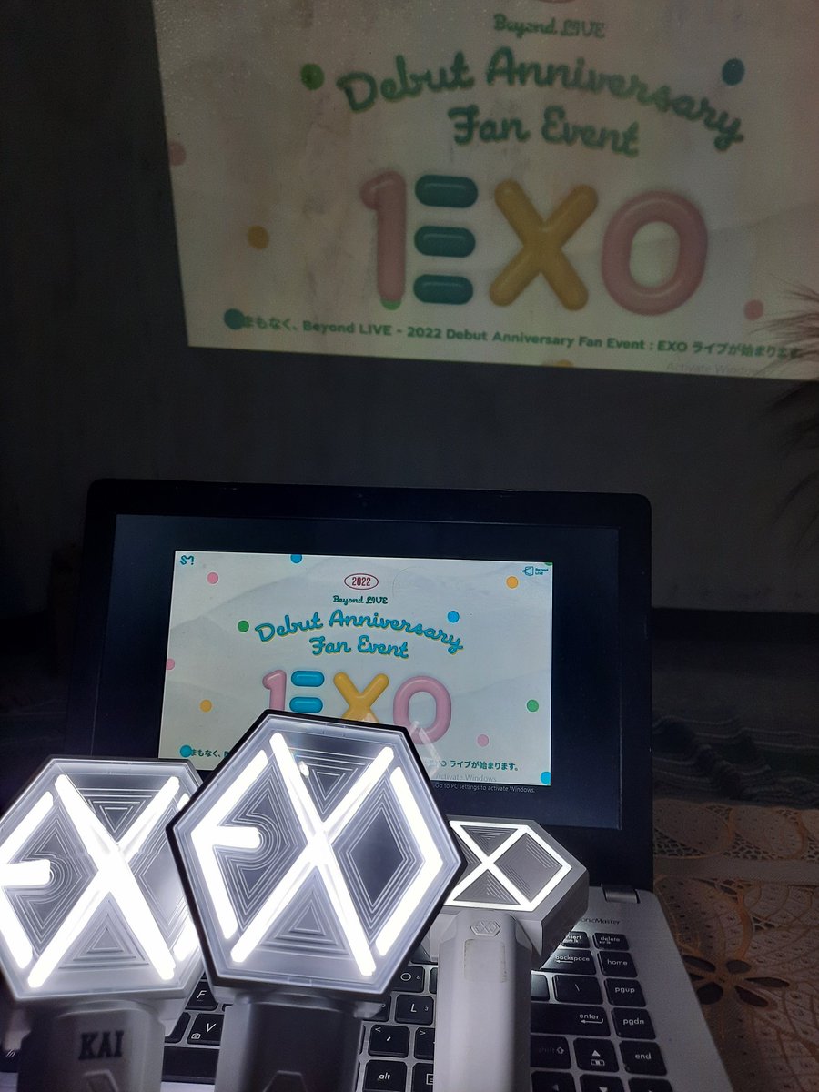 Triska_th's tweet photo. #1ΞX0withEXOLs
#EXOLsCelebrateWithEXO 
#ThankyouEXO 
@weareoneEXO 

Happy Anniversary 10th EXO ✨✨ https://t.co/8i6iUNL6dd