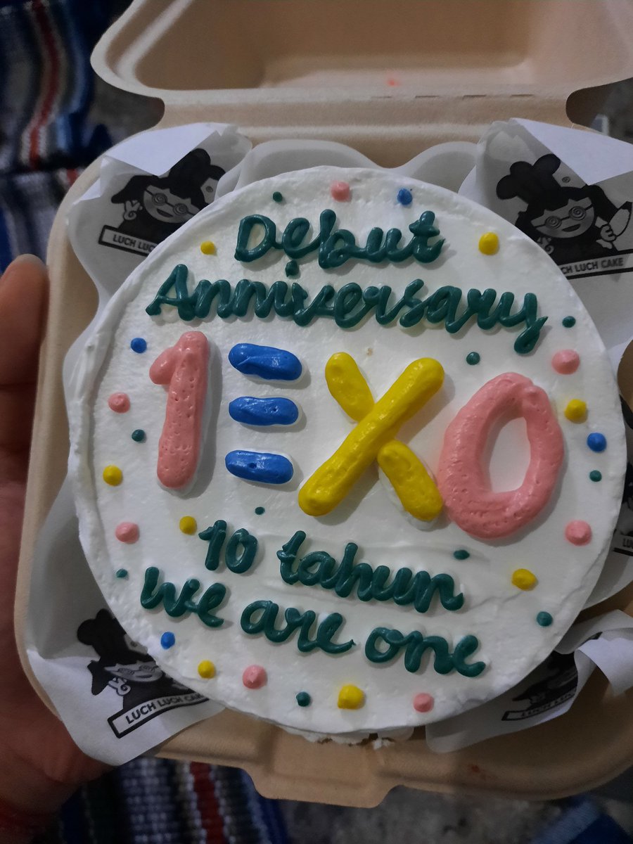 Triska_th's tweet photo. #1ΞX0withEXOLs
#EXOLsCelebrateWithEXO 
#ThankyouEXO 
@weareoneEXO 

Happy Anniversary 10th EXO ✨✨ https://t.co/8i6iUNL6dd