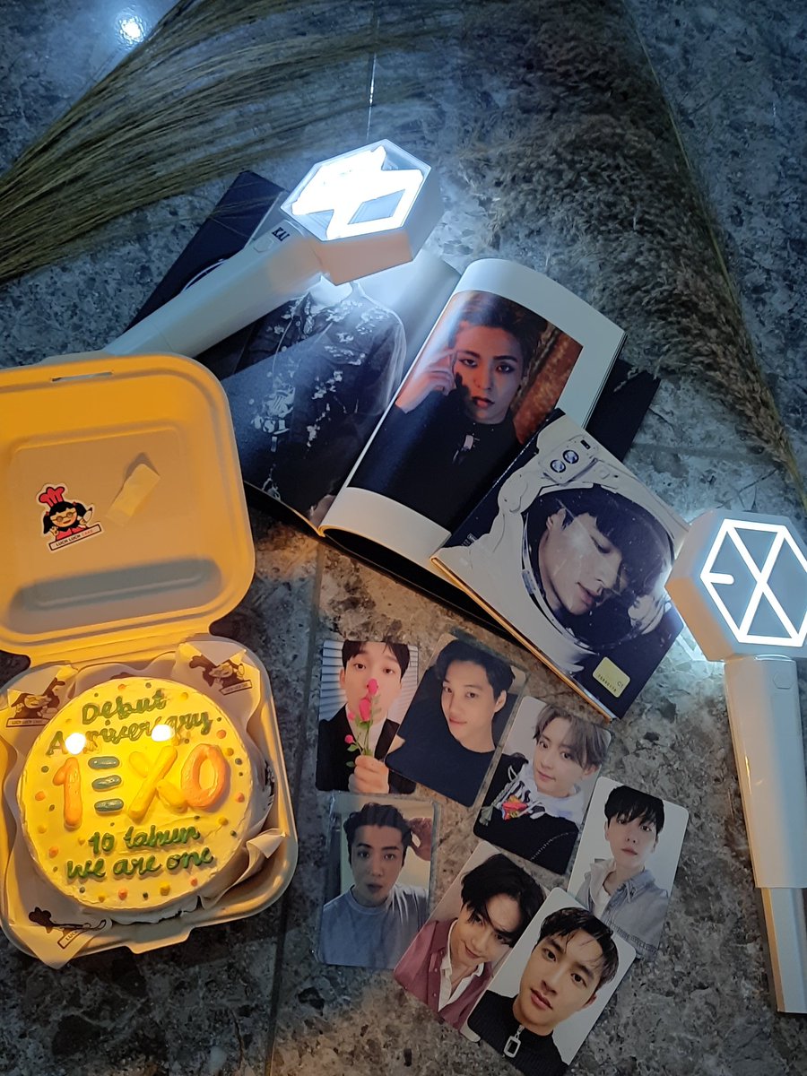 Triska_th's tweet photo. #1ΞX0withEXOLs
#EXOLsCelebrateWithEXO 
#ThankyouEXO 
@weareoneEXO 

Happy Anniversary 10th EXO ✨✨ https://t.co/8i6iUNL6dd