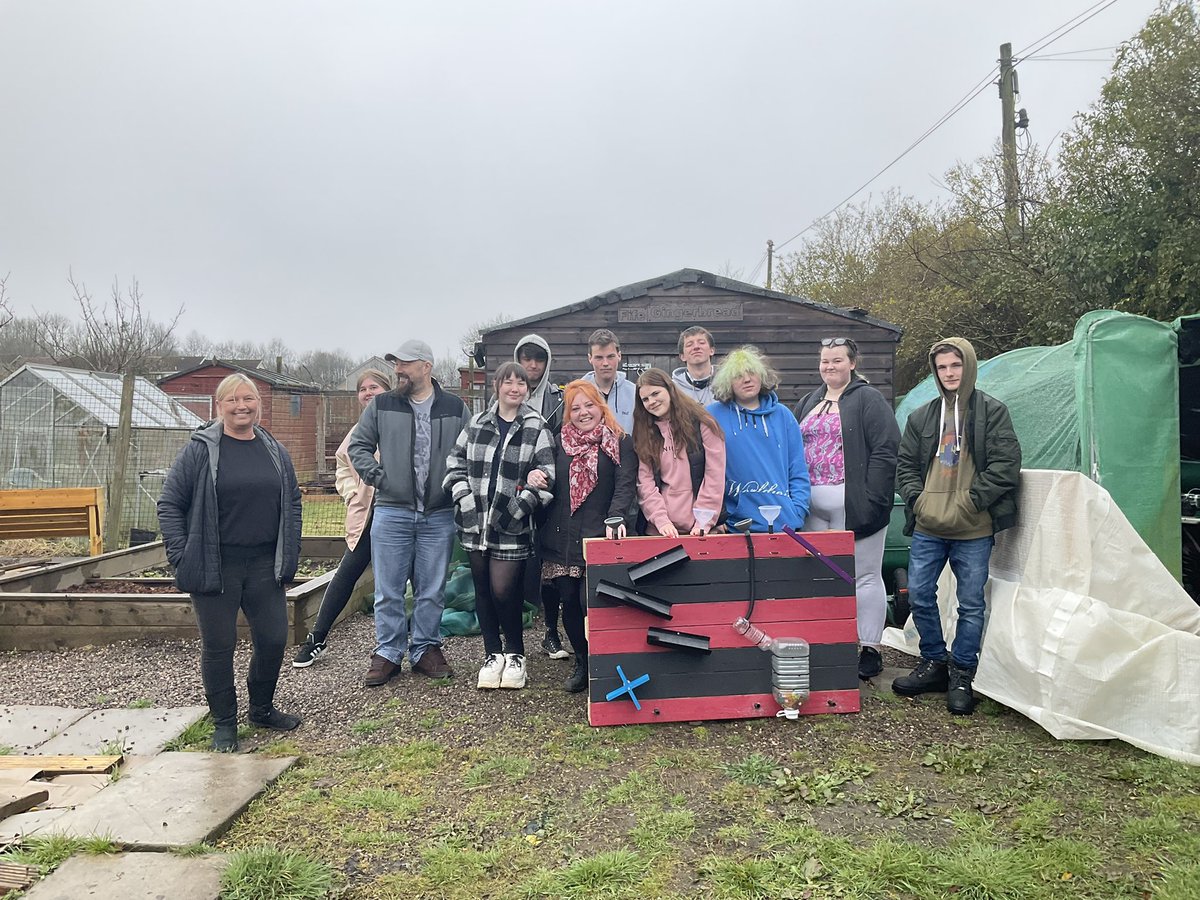 Princetrustfife's tweet photo. Team 80 almost complete…amazing work on community project with @FifeGingerbread in Kelty allotment - Laura you are inspirational - well done Team as always very proud of you all.
@fifecollege @FifeGingerbread @PrincesTrustSco @HawkerIain @VPFifeCollege @fifeprincipal @SDSFife https://t.co/m9JqD882Qw
