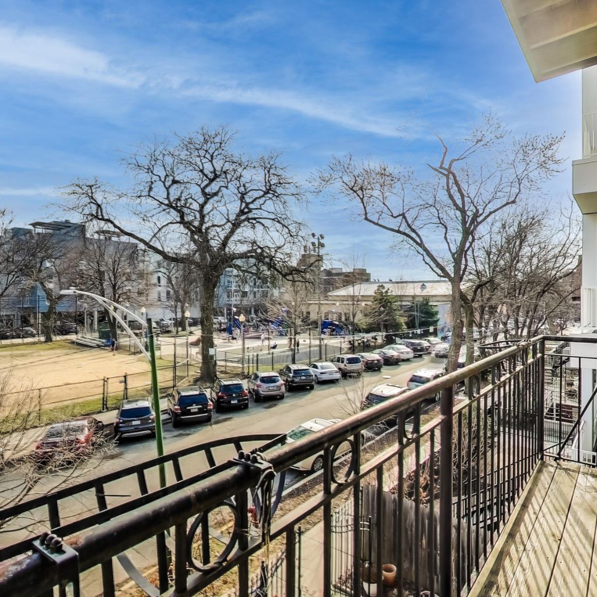 HomePartner's tweet image. UK VILLAGE: 😍 SUN 12pm-2pm 😍 Extra Wide 2 BD, 2 BA on BIG 37' Wide Lot. Multiple Outdoor Spaces. Tons of Updates and Garage Parking.  DM for more info!  mailchi.mp/chicagohomepar…