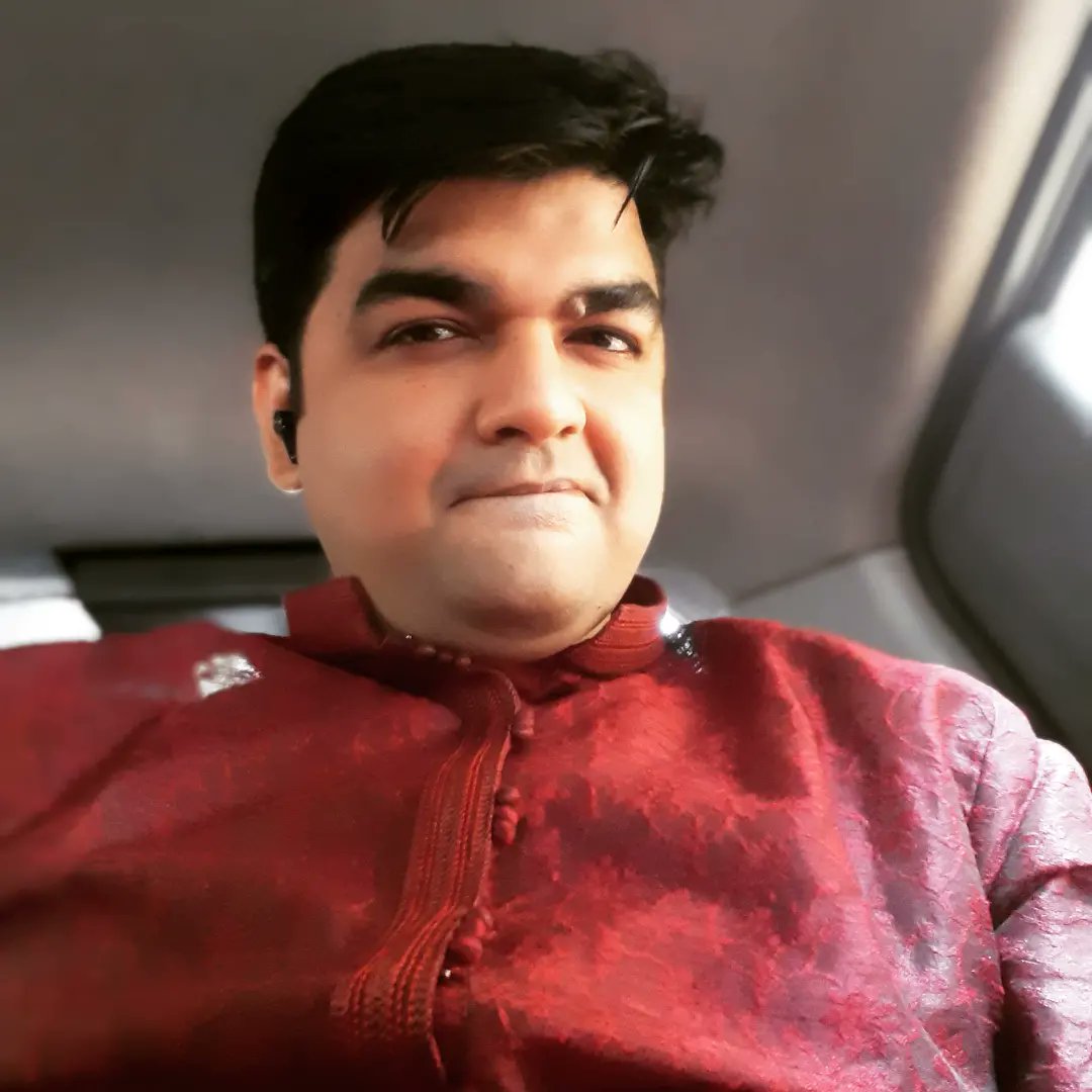 ManasJoshi's tweet photo. Sweaty guest en route to kid cousin's wedding ready to parry questions about his own marriage. #singledom #wedding #marriage https://t.co/9sPR0wDFnW