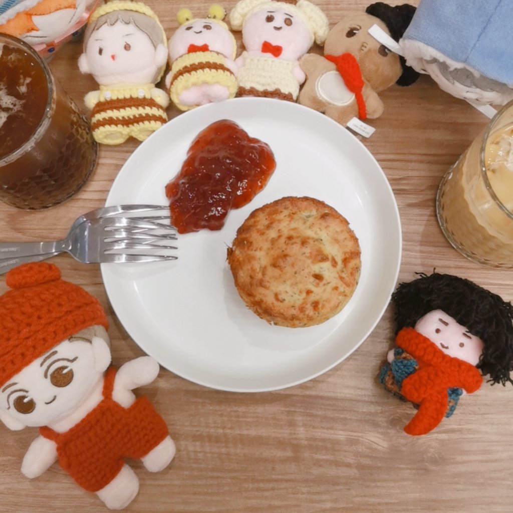 suhomyheart's tweet photo. dropped by @aeriarcade cafe event! 🌻

#10yearswithEXO #EXOGRAPHY https://t.co/UZnknMiK4l