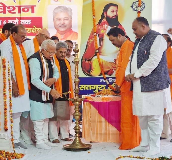 cmohry's tweet photo. मुख्यमंत्री श्री @mlkhattar ने आज कुरुक्षेत्र में संत श्री गुरु रविदास विश्व महापीठ की ओर से श्री गुरु रविदास मंदिर एवं धर्मशाला में आयोजित दो दिवसीय पांचवें राष्ट्रीय अधिवेशन के समापन सत्र समारोह में बतौर मुख्य अतिथि शिरकत की। https://t.co/sdi87pqTyy