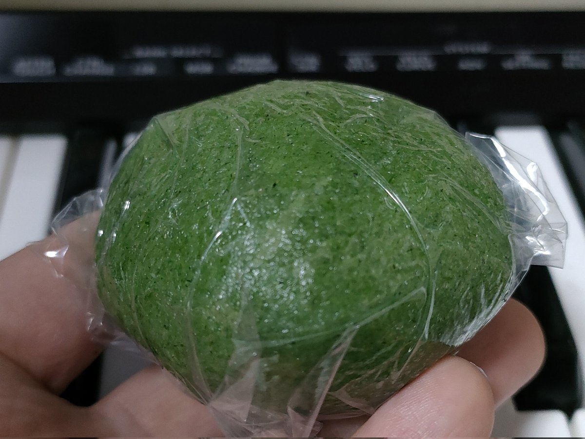 EL_50_'s tweet photo. 立派な草餅貰った！(*´∀｀*) https://t.co/4lXfnJVy6y