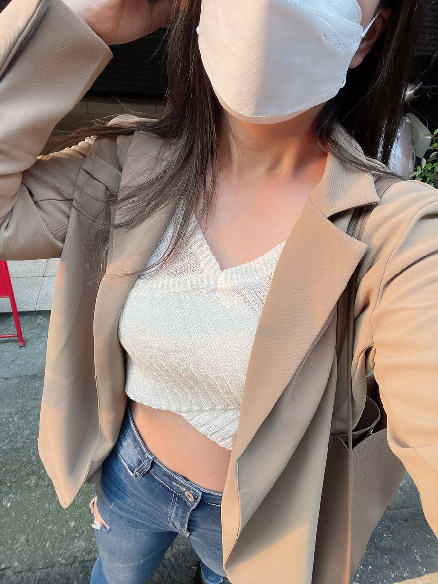 我有一個壞習慣（？
跟同一個人出去時我不會再出現同一套衣服
但我上次穿這套一個人都沒見到
可以再穿一下的吧（？ https://t.co/XYodNUy7ir