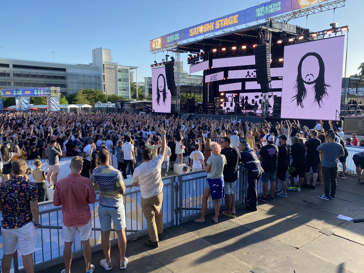 'Las #Criptomonedas son el futuro'. - DJ Steve Aoki en la conferencia #Bitcoin !