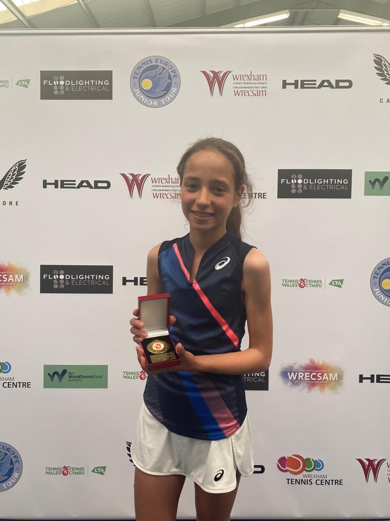 P10Tennis's tweet photo. Well done to Lisa Bolton, who finished as runner-up in the singles and semi finalist of the doubles of the Tennis Europe event in Wrexham.
Great work, Lisa!
#ProjectTen #P10 #HighPerformance #Tennis #Academy #Nottingham https://t.co/cBB8F2DERx