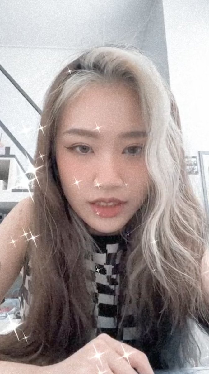 yaningult's tweet photo. 220410 chien tzuling ins livestream
🔗https://t.co/hpq6amrwo6
#ChienTzuLing #젠쯔링 #簡紫翎 #girlsplanet999 https://t.co/Tx5XFXZpL1