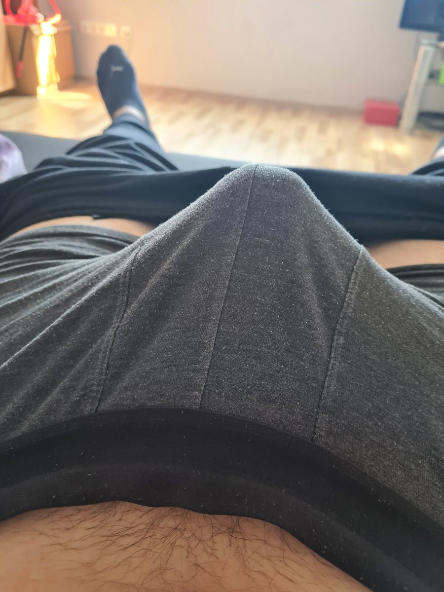 MasterOfSocks2's tweet photo. Welcher Sklave kümmert sich um meine Latte 😉 https://t.co/hd7rqXAk48