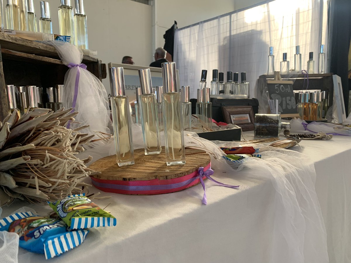 thebosskalil's tweet photo. Looking for something to do this #Sunday pop down to the #ILoveLocalMarket in #Sunningdale #CapeTown fun for the whole #Family #TreasureHunts #EggDecorating #CupcakeDesign yummy #Food #Drinks #Juices @allcapetown https://t.co/CORzOIxHg3