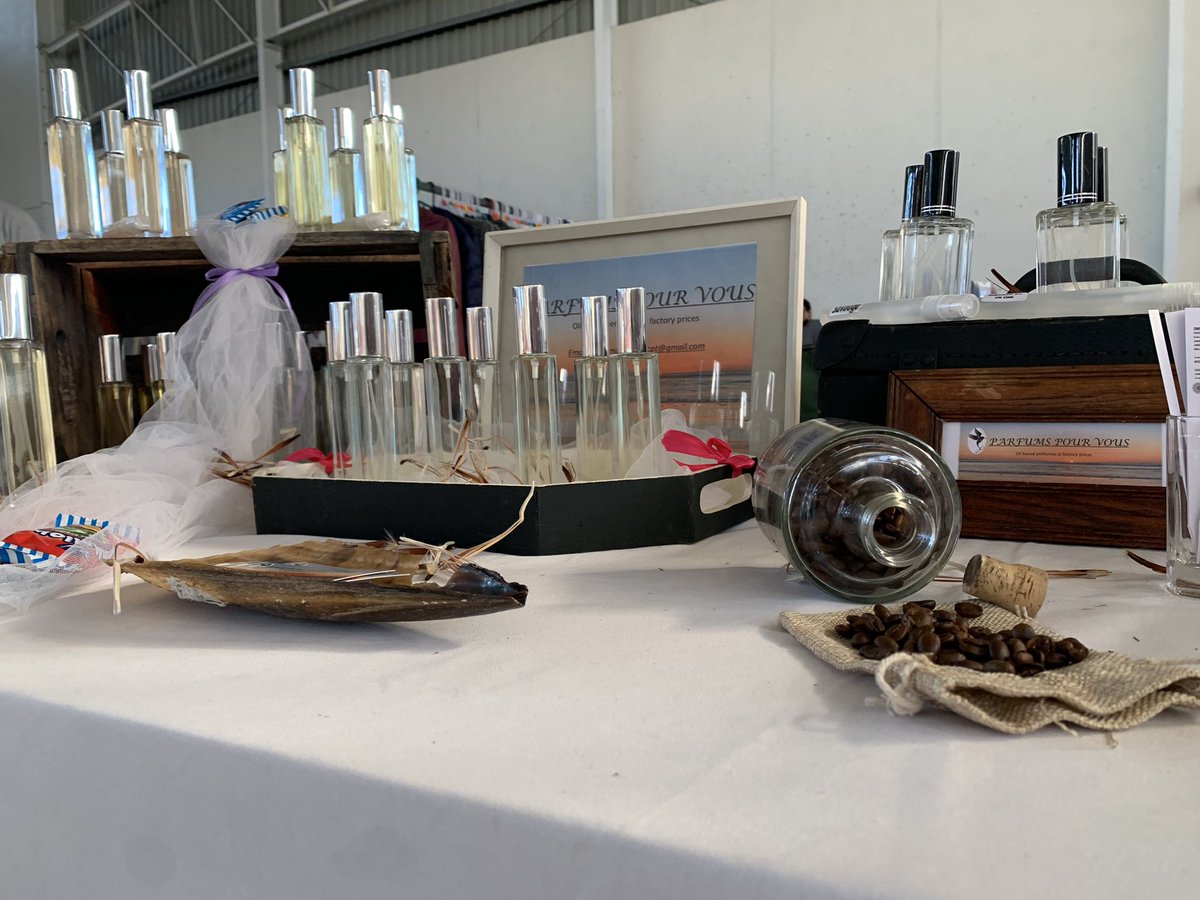 thebosskalil's tweet photo. Looking for something to do this #Sunday pop down to the #ILoveLocalMarket in #Sunningdale #CapeTown fun for the whole #Family #TreasureHunts #EggDecorating #CupcakeDesign yummy #Food #Drinks #Juices @allcapetown https://t.co/CORzOIxHg3