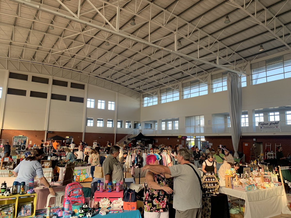 thebosskalil's tweet photo. Looking for something to do this #Sunday pop down to the #ILoveLocalMarket in #Sunningdale #CapeTown fun for the whole #Family #TreasureHunts #EggDecorating #CupcakeDesign yummy #Food #Drinks #Juices @allcapetown https://t.co/CORzOIxHg3