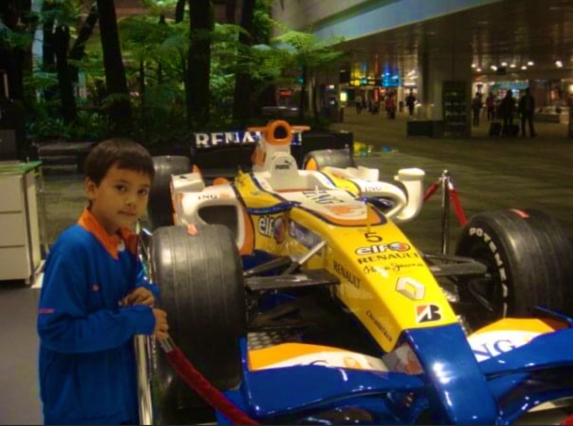 susisutan's tweet photo. @jacktla hehe my boys are big fans, we've not missed watching in person in Singapore since 2008 - #firstsonVincent supports Lewis, #secondsonDavid supports Alonso β¨ https://t.co/1h4ZEZuxSz