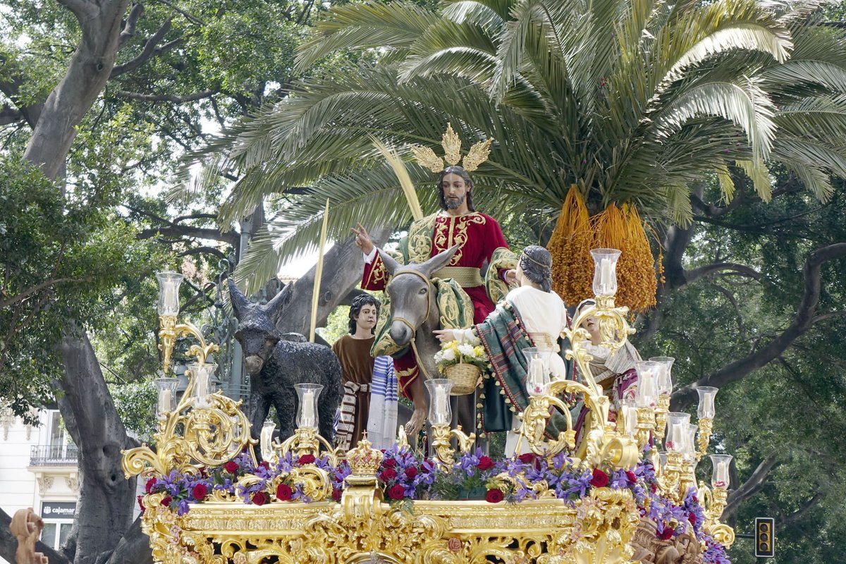 DOMINGO DE RAMOS.

BENDITO EL QUE VIENE EN NOMBRE DEL SEÑOR!! ✝️
#CofradíasMLG #VisperasMLG
