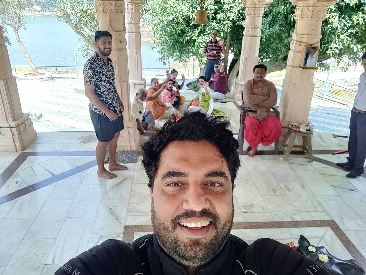 ludduvlogs's tweet photo. Met with this awesome family while visiting Nageshwar Mahadev Temple. Look at their energy in the background of the pics.
#ludduvlogs #luffians #ludduofficial #youtuber #puneyoutuber #punevlogger #gujarat #prayers #peace #love #pune #india #bharat #travelphotography #travel #Moto https://t.co/rl2dVHolOi